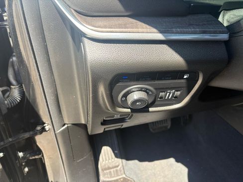 Used 2023 Jeep Grand Cherokee Overland AWD/4WD image 14