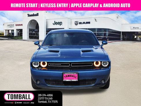 Used 2020 Dodge Challenger SXT w/ Driver Convenience Group image 2
