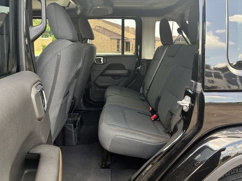 Used 2025 Jeep Wrangler Unlimited Sahara AWD/4WD image 22