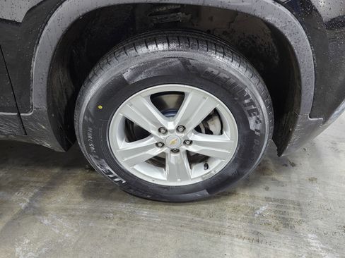 Used 2020 Chevrolet Trax LT w/ LT Convenience Package image 10