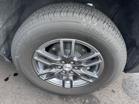 Used 2025 GMC Acadia Elevation image 10