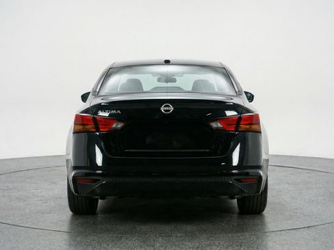 Used 2025 Nissan Altima 2.5 SV FWD image 7