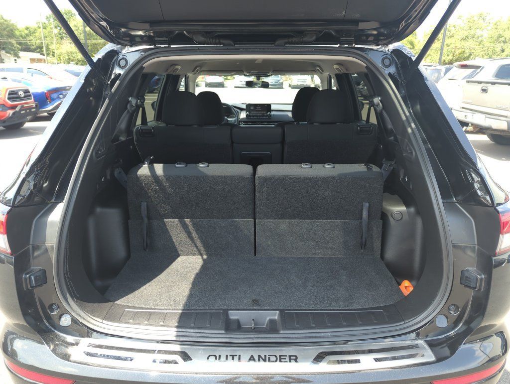 Used 2024 Mitsubishi Outlander ES AWD/4WD image 29