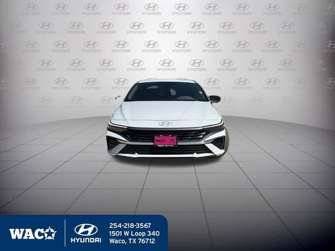 Used 2025 Hyundai Elantra Sport image 3