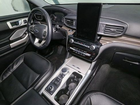 Used 2022 Ford Explorer Limited w/ Limited Technology Package image 18