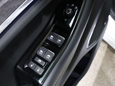 Certified 2024 Jeep Grand Cherokee Overland image 15