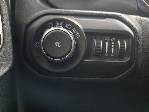 Used 2021 Jeep Wrangler Unlimited Sahara AWD/4WD image 26