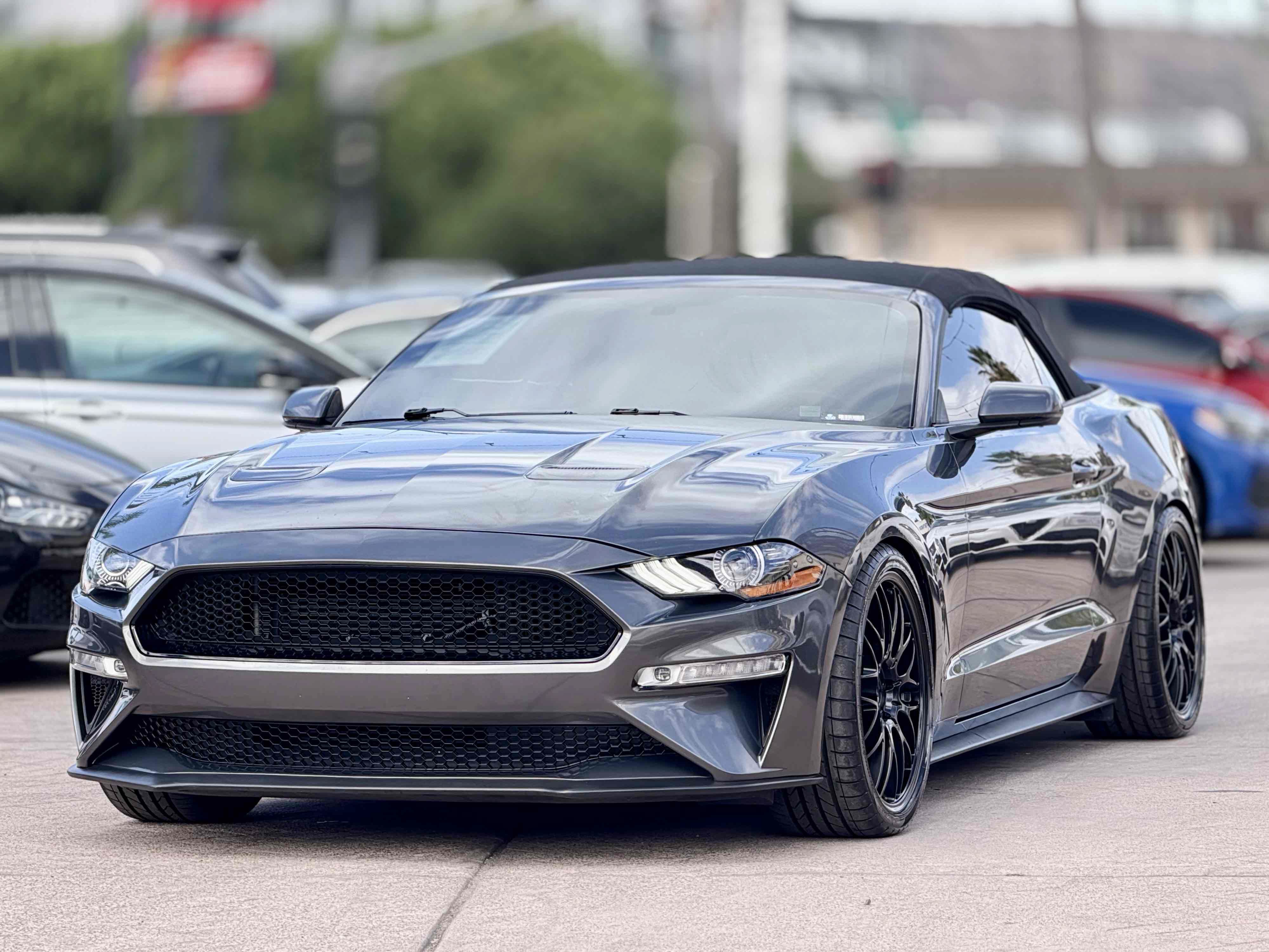 Used 2018 Ford Mustang Premium RWD image 4
