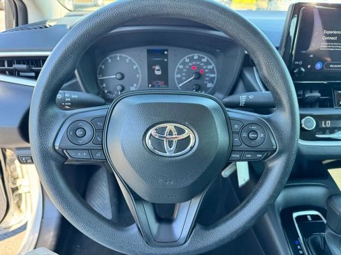 Used 2025 Toyota Corolla LE FWD image 12