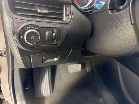 Used 2020 Buick Envision Essence FWD image 11