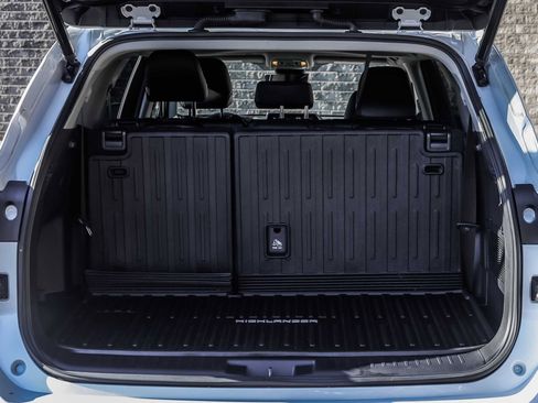 Used 2022 Toyota Highlander XLE image 18