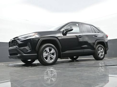 Used 2025 Toyota RAV4 XLE w/ Convenience Package FWD image 28