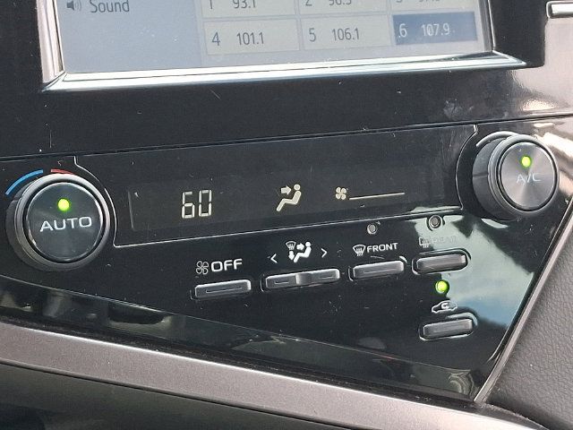 Used 2019 Toyota Camry SE FWD image 14