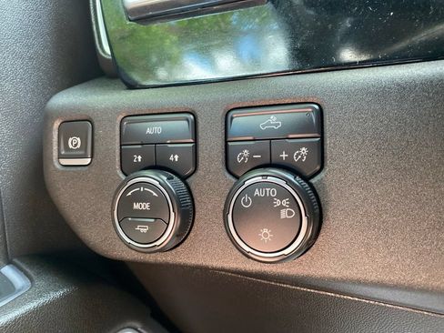 Used 2023 Chevrolet Silverado 1500 LT AWD/4WD image 22