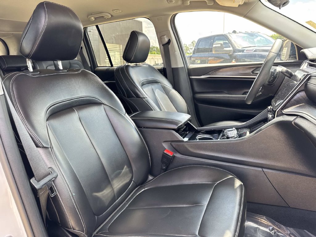 Used 2023 Jeep Grand Cherokee Limited AWD/4WD image 13