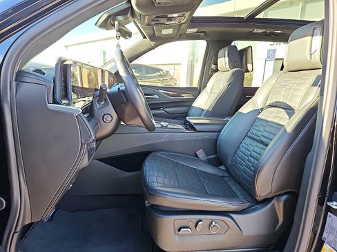 Used 2023 Cadillac Escalade Sport Platinum w/ LPO, ONYX Package image 13