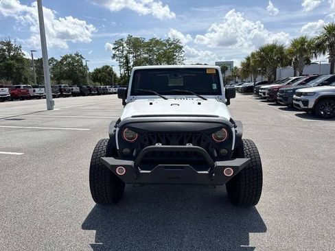 Used 2017 Jeep Wrangler Sahara AWD/4WD image 8