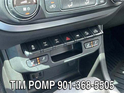 Used 2021 Chevrolet Colorado ZR2 w/ Colorado ZR2 Bison Edition AWD/4WD image 21