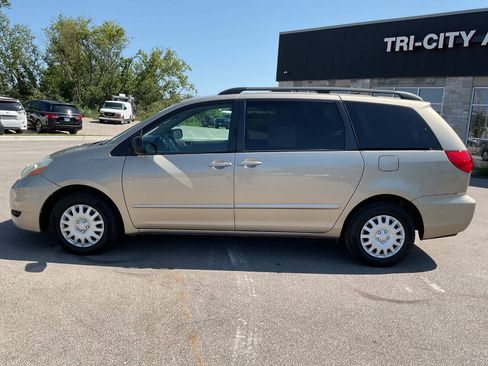 Used 2007 Toyota Sienna LE FWD image 3