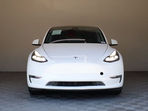 Used 2024 Tesla Model Y Long Range AWD/4WD image 4