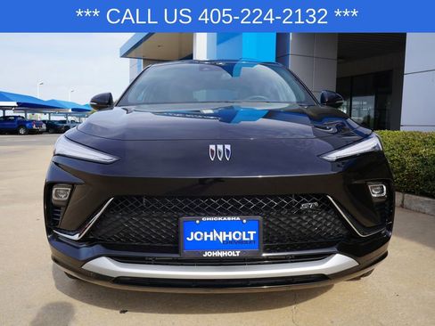 Used 2025 Buick Envista Sport Touring image 3