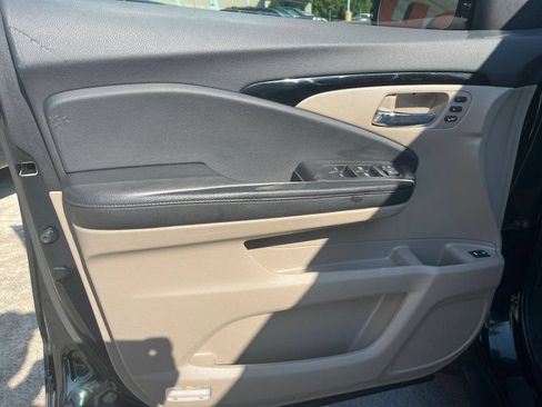 Used 2018 Honda Pilot Touring image 7