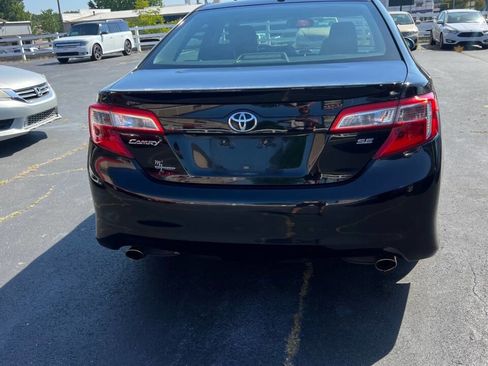 Used 2012 Toyota Camry SE w/ Leather Pkg FWD image 6