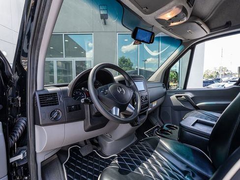 Used 2017 Mercedes-Benz Sprinter 2500 image 21