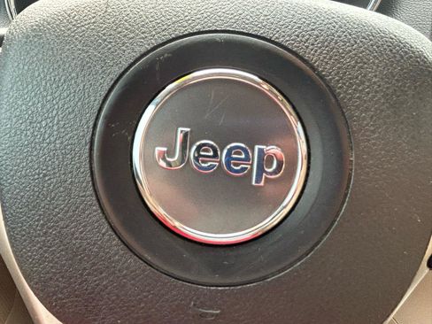 Used 2017 Jeep Grand Cherokee Laredo w/ Quick Order Package 23E AWD/4WD image 20
