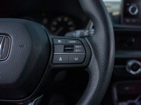 Used 2025 Honda CR-V LX image 17