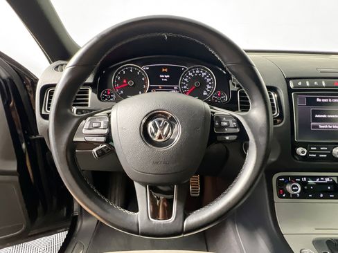 Used 2017 Volkswagen Touareg Wolfsburg Edition image 17
