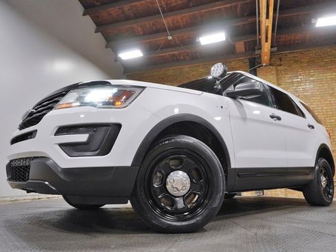 Used 2017 Ford Explorer 4WD Police Interceptor image 3