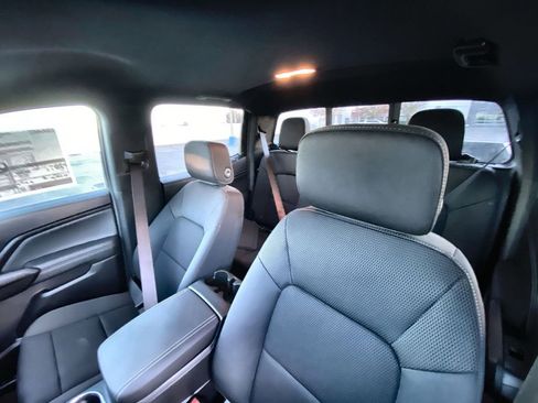 New 2026 GMC Canyon Elevation w/ LPO, Black Badging Package RWD image 32