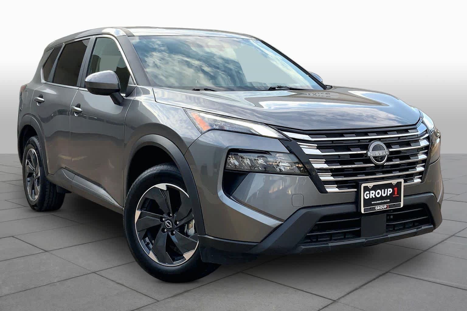 Used 2025 Nissan Rogue SV AWD/4WD image 3