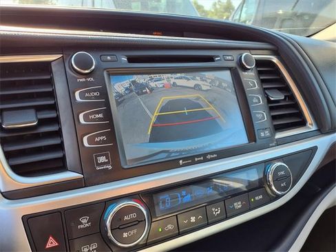 Used 2016 Toyota Highlander Limited image 19