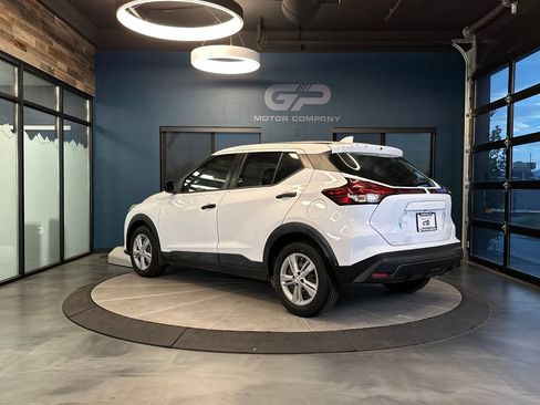 Used 2022 Nissan Kicks S FWD image 5