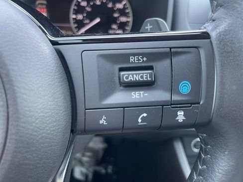 Used 2023 Nissan Rogue SV w/ SV Premium B Package FWD image 16