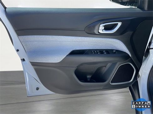 Used 2024 Jeep Compass Latitude image 25