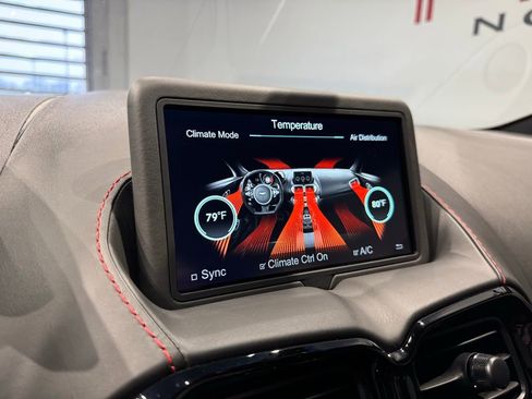 Used 2020 Aston Martin V8 Vantage Coupe image 30