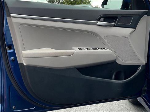 Used 2019 Hyundai Elantra SE image 26