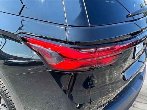 Used 2023 Chevrolet Traverse RS FWD image 29