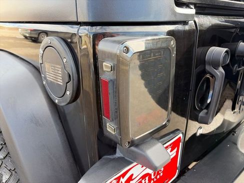 Used 2012 Jeep Wrangler Unlimited Rubicon AWD/4WD image 19