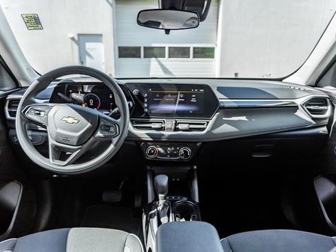Used 2025 Chevrolet TrailBlazer LT w/ Driver Confidence Package AWD/4WD image 24
