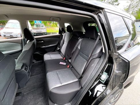 Used 2022 Nissan Rogue SV AWD/4WD image 15
