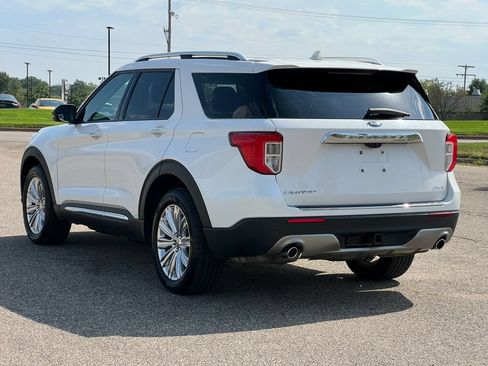 Used 2021 Ford Explorer Limited w/ Equipment Group 301A AWD/4WD image 14