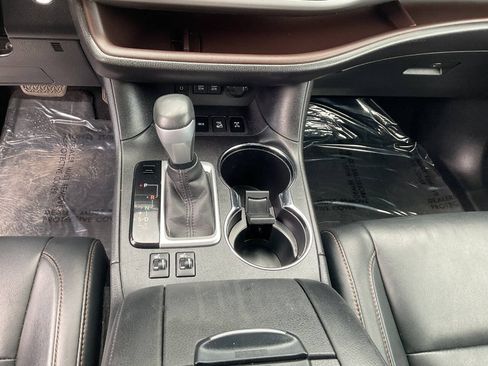 Used 2017 Toyota Highlander XLE AWD/4WD image 27