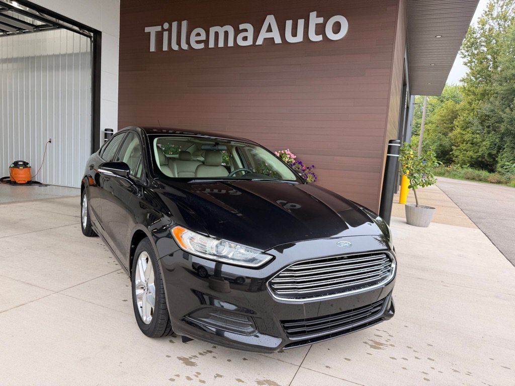 Used 2013 Ford Fusion SE FWD image 1