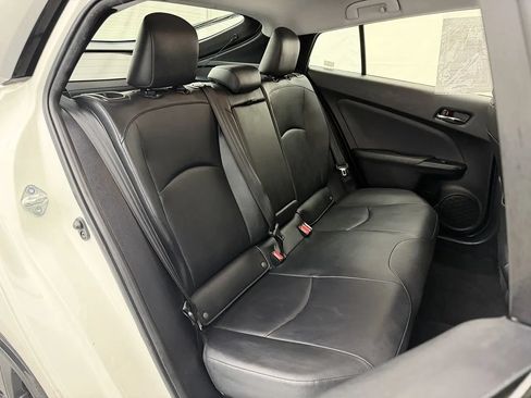Used 2018 Toyota Prius Three Touring w/ Appearance Package FWD image 24