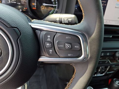 Used 2024 Jeep Wrangler Unlimited Sahara w/ Technology Group AWD/4WD image 23