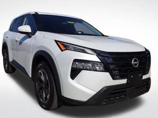 Used 2024 Nissan Rogue SV video 2